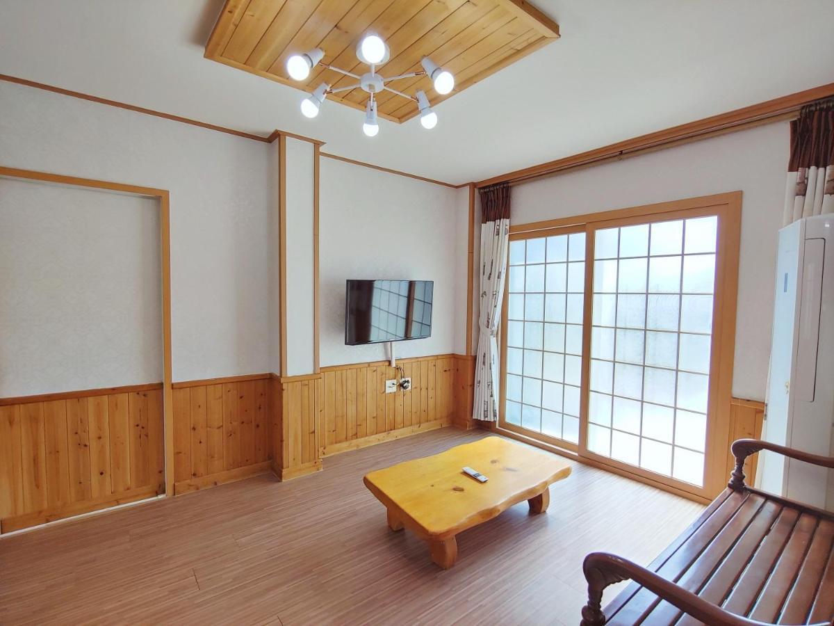 Gyulhouse Pension Seogwipo Luaran gambar